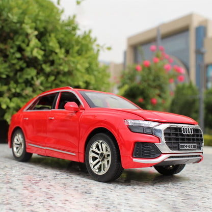 1:24 High Simulation Audi Q8 SUV Sound And Light Pull Back