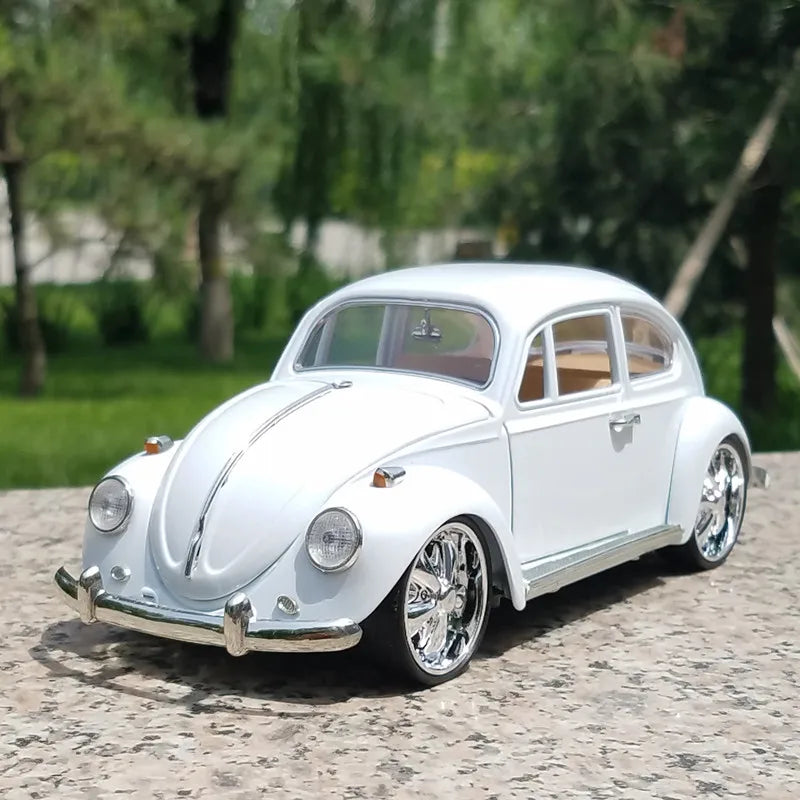 2022 New 1:18 Classic Car Beetle Black Car