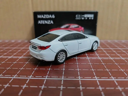 1:64 Mazda Atenza