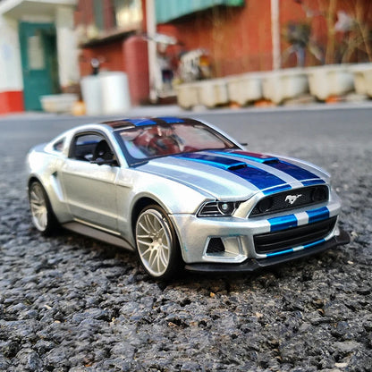 Maisto 1:24 Ford Mustang GT Street Racer 2014 Muscle Car