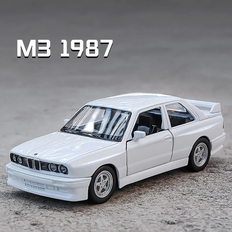 1:36 BMW M4 CSL G82 BMW M3 E30 Metal Toy