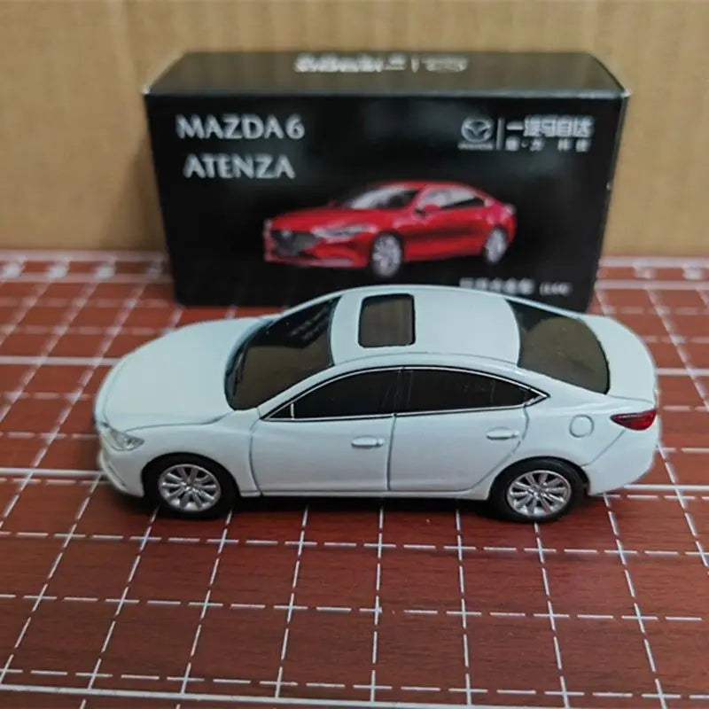 1:64 Mazda Atenza