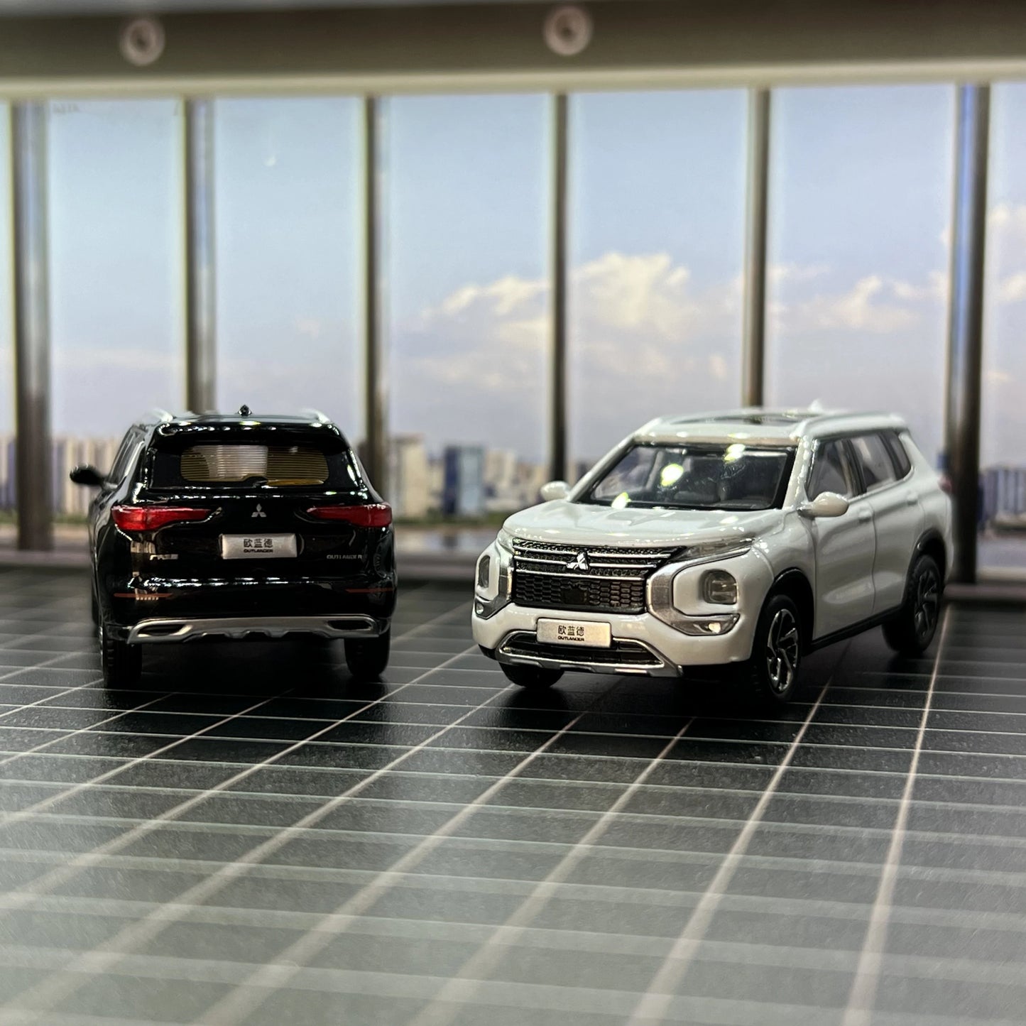 1:64 Mitsubishi Outlander SUV 2023