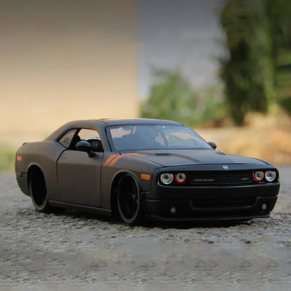 Maisto 1:24 Dodge Challenger 2008 Modified Muscle Car