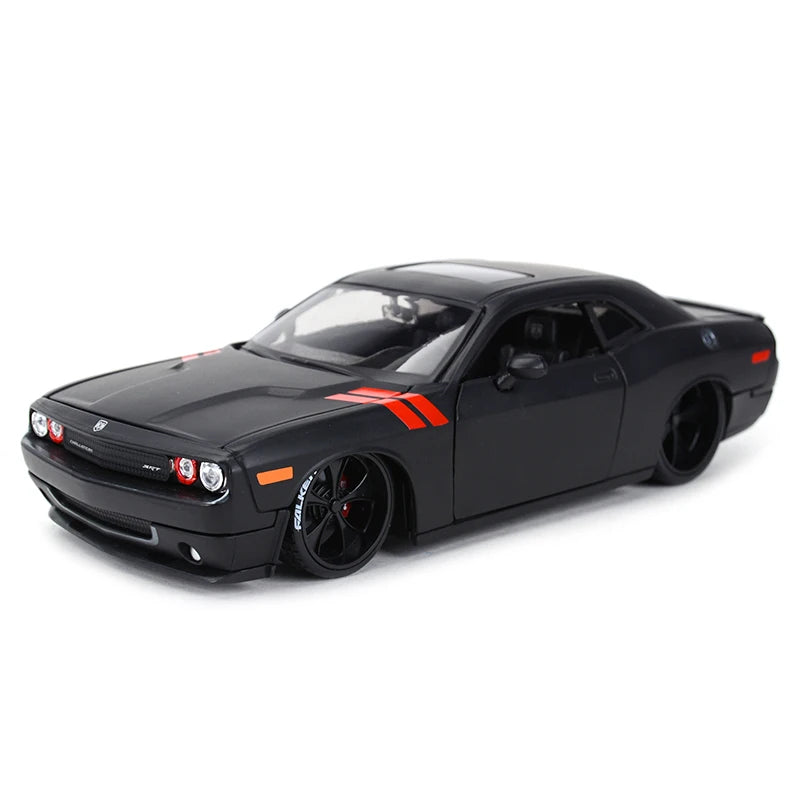 Maisto 1:24 Dodge Challenger 2008 Modified Muscle Car