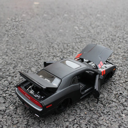 Maisto 1:24 Dodge Challenger 2008 Modified Muscle Car