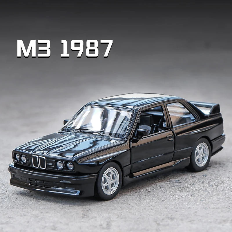 1:36 BMW M4 CSL G82 BMW M3 E30 Metal Toy